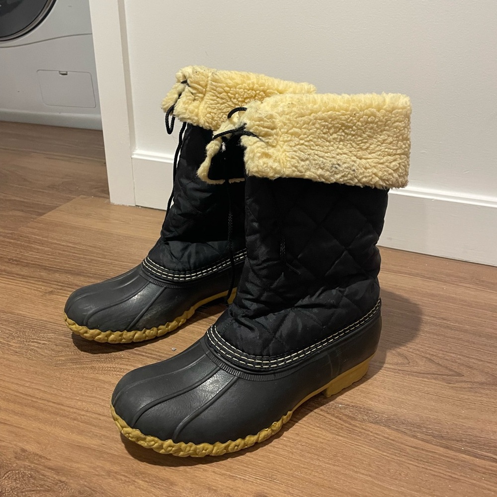 Black tall llbean boots